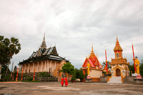 Lộng lẫy chùa trăm tuổi Xiêm Cán