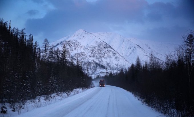 Hành trình rợn tóc gáy qua con đường băng ở Siberia