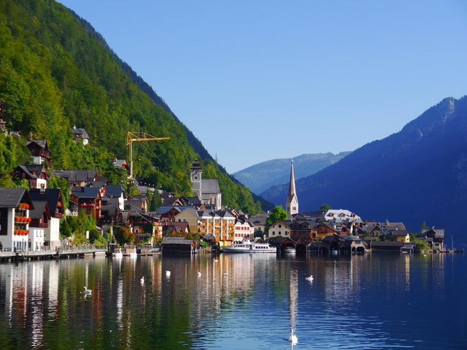 Sống chậm ở ngôi làng nhỏ nổi tiếng Hallstatt