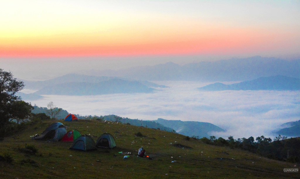 Ngắm trọn ‘biển mây, sông sao’ chỉ cách Hà Nội 150 km